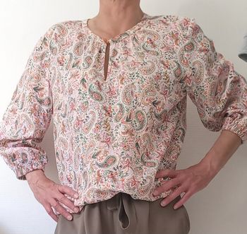 Superbe blouse à motifs