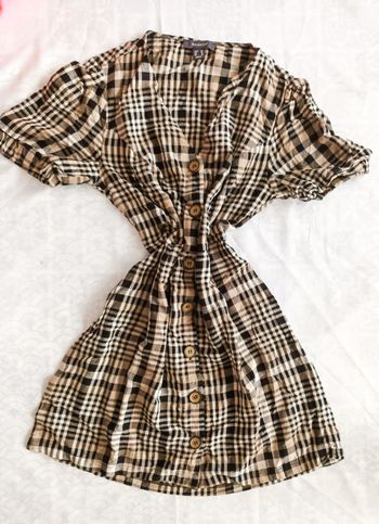 Robe à carreaux avec boutons