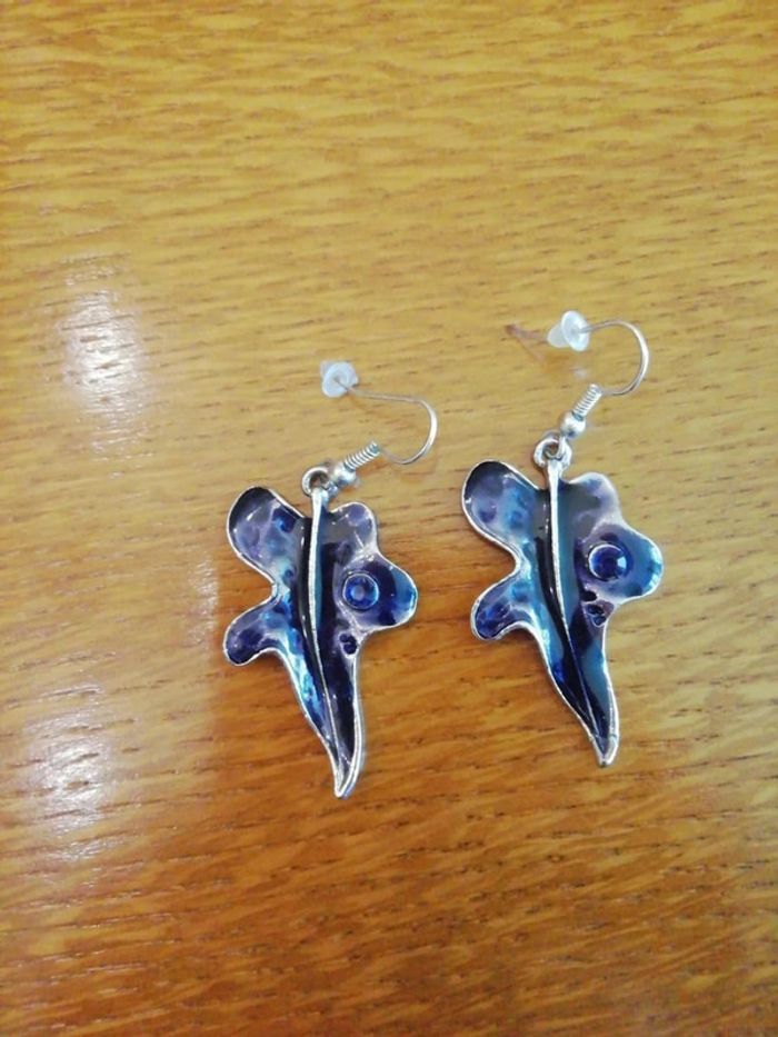 Boucles d'oreilles feuilles noires - photo numéro 5