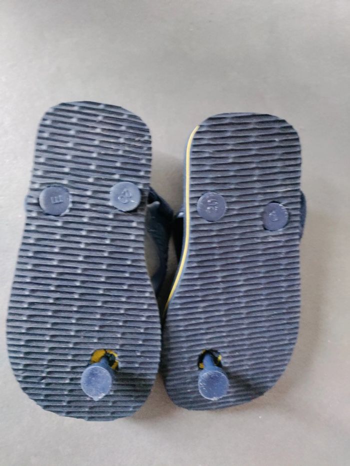 Tongs havaianas marine taille 20 5€ - photo numéro 2