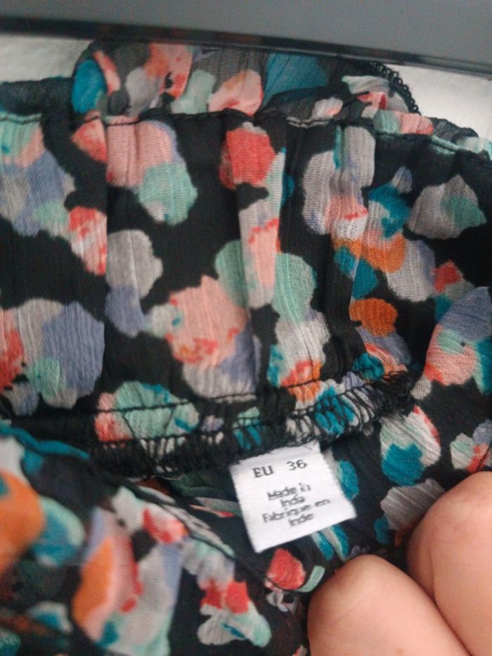 Jupe noire à pois multicolores Vila Taille 36 En très bon état - photo numéro 3