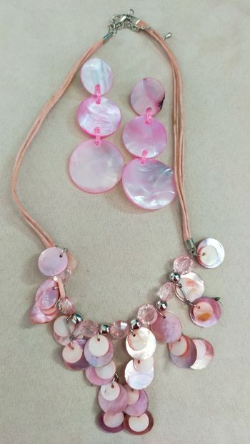 Parure vintage en nacre rose pâle – Collier + boucles d'oreilles _ Collection Nuances de Rose
