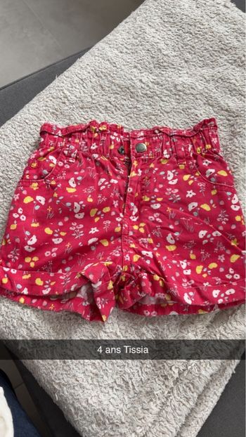 Short fille