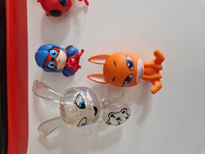 Ardoise Miraculous et petites figurines - photo numéro 6
