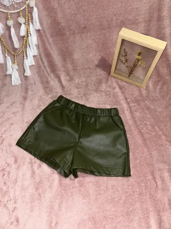 Short fille