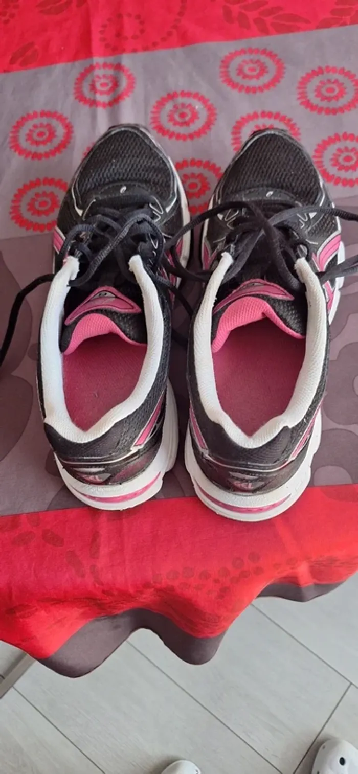Baskets Oasics 6 - photo numéro 2