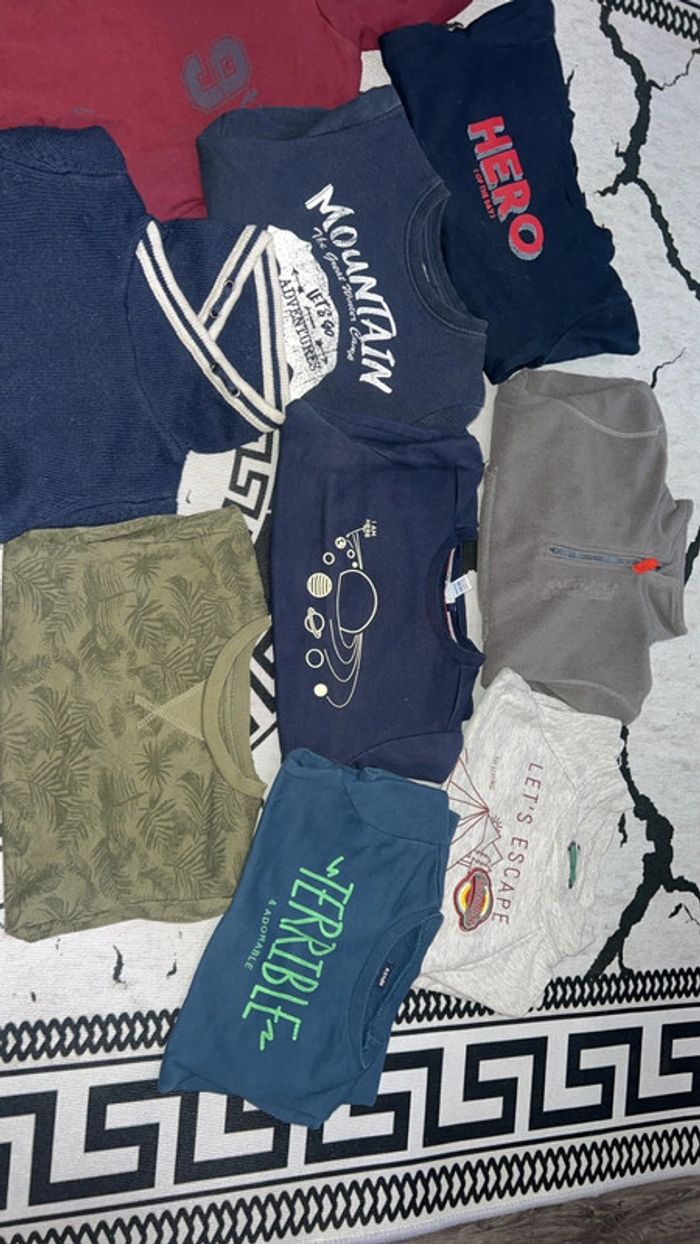 Lot d’une douzaine de pulls 5 ans petit colis - photo numéro 4