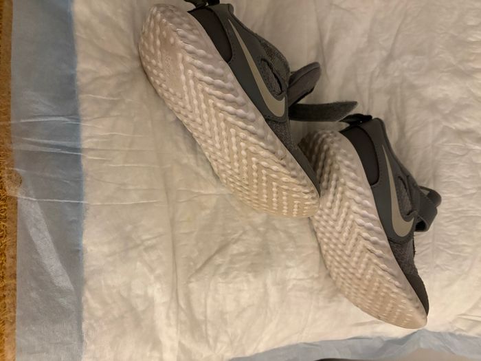 Basket Nike taille 26 - photo numéro 2