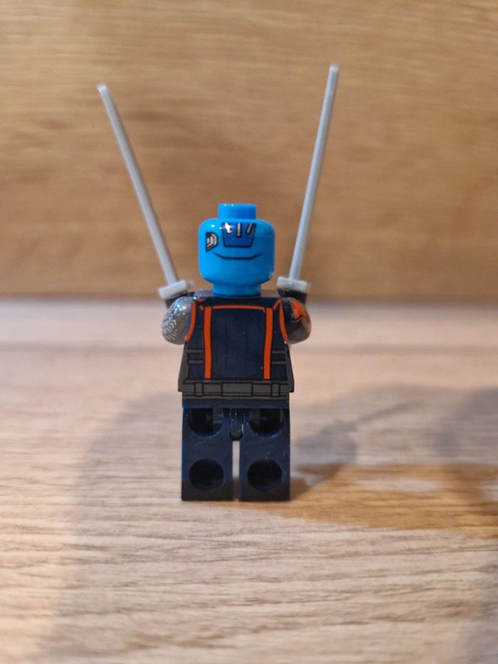 Figurine type lego Nebula les gardiens de la galaxie Marvel - photo numéro 3