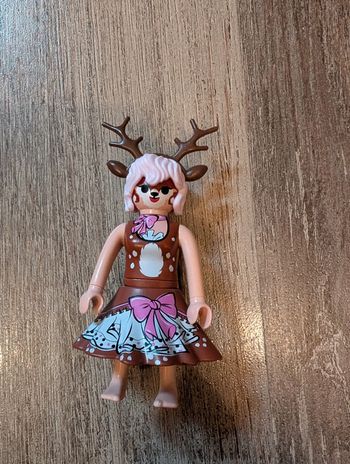Femme costume cerf série 22 Playmobil