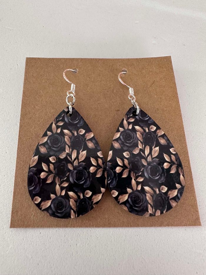 Boucle d'oreille fleur noir