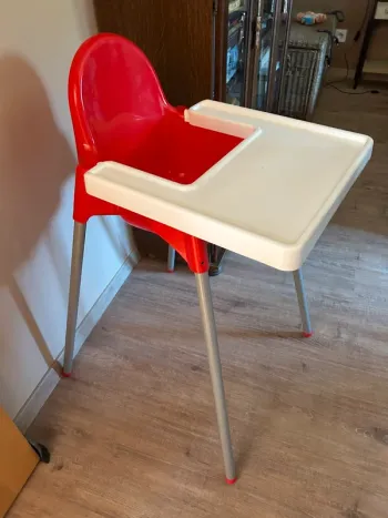 Chaise haute plastique
