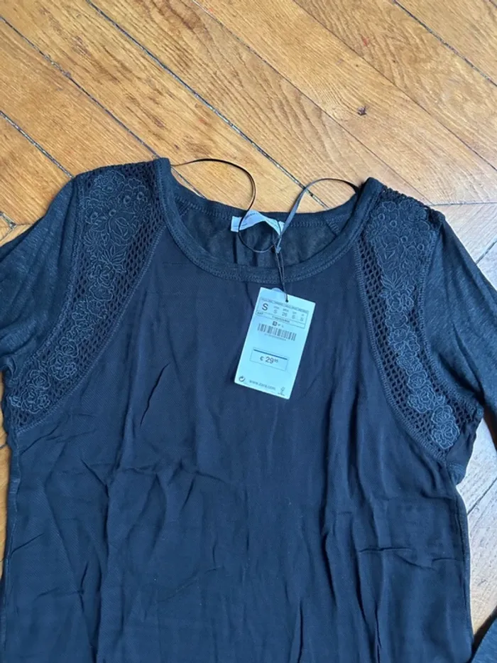 Neuf! Très jolie haut avec un peu de dentelle, Taille S, Zara - photo numéro 4