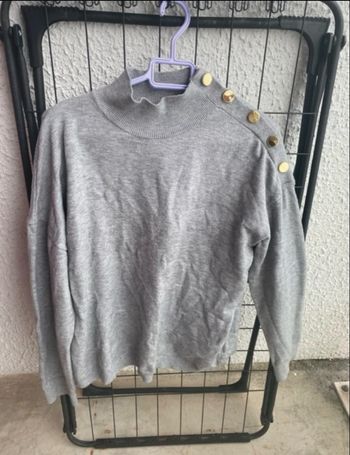 Pull gris boutons dorées