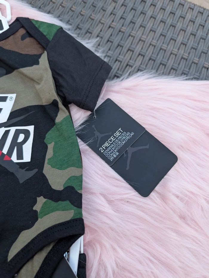 Ensemble Nike air Jordan neuf. 3 mois - photo numéro 6