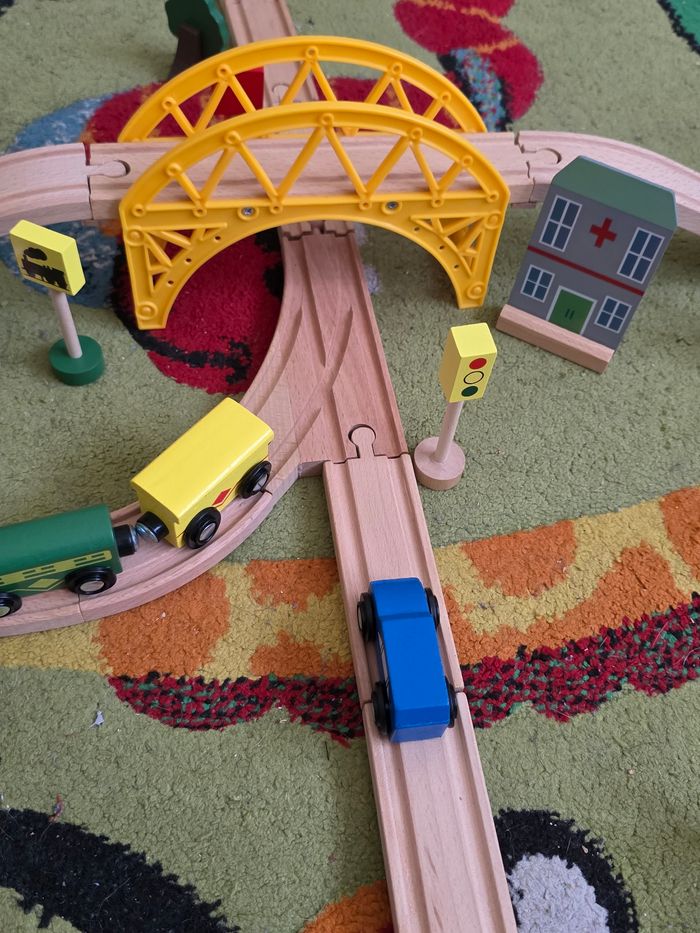 MON PREMIER TRAIN EN BOIS 80 PIÈCES GRAND CIRCUIT - photo numéro 6