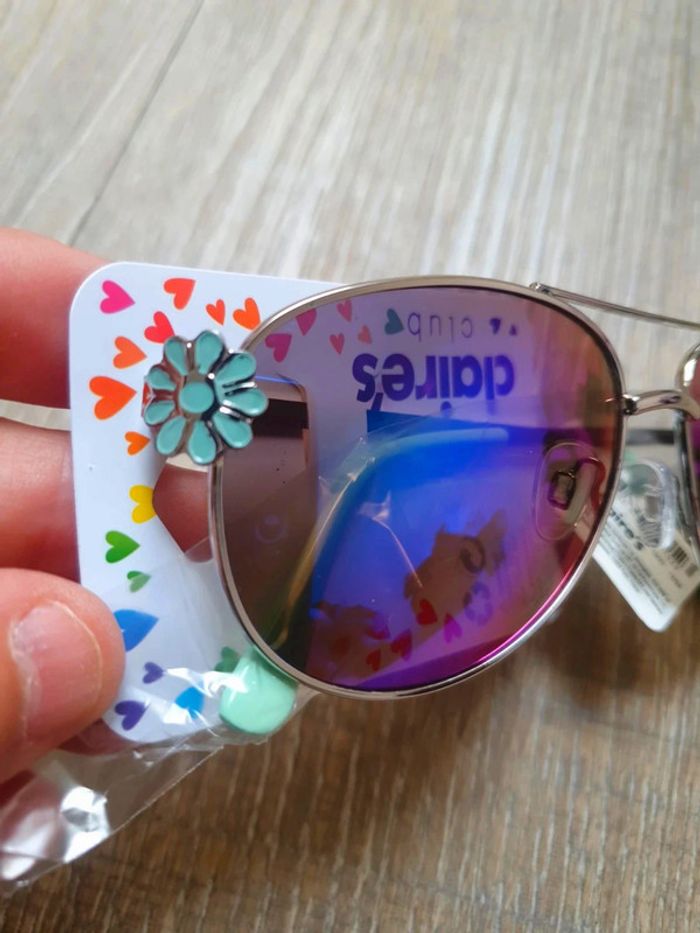 Lunettes de soleil enfant verre bleu métal fleur
indice 3
neuf Claire's - photo numéro 2