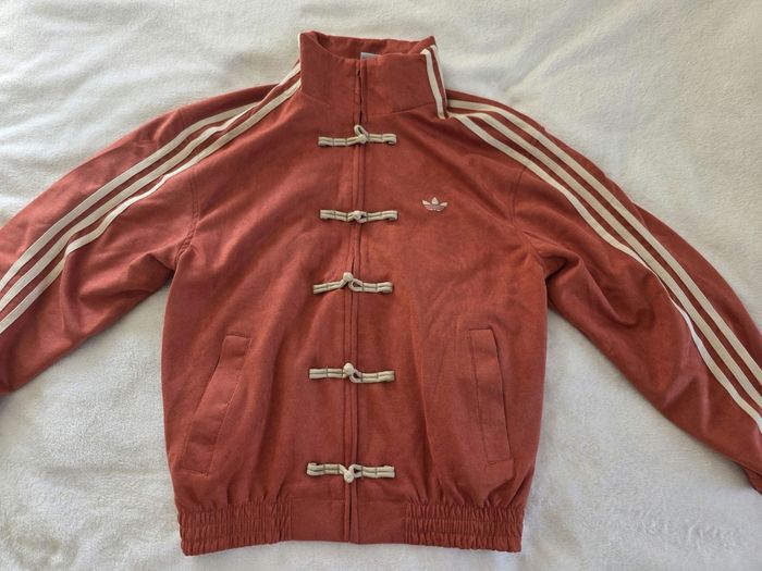 Veste Adidas nouvelles an chinois