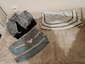 Lots de 2 pulls et 1 veste