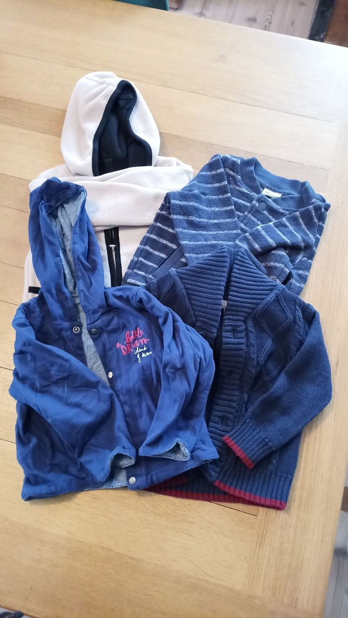 Lot vêtements 12 mois - photo numéro 2
