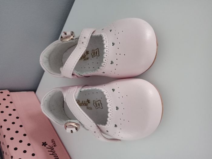 Chaussures rose perle 23 neuves - photo numéro 2
