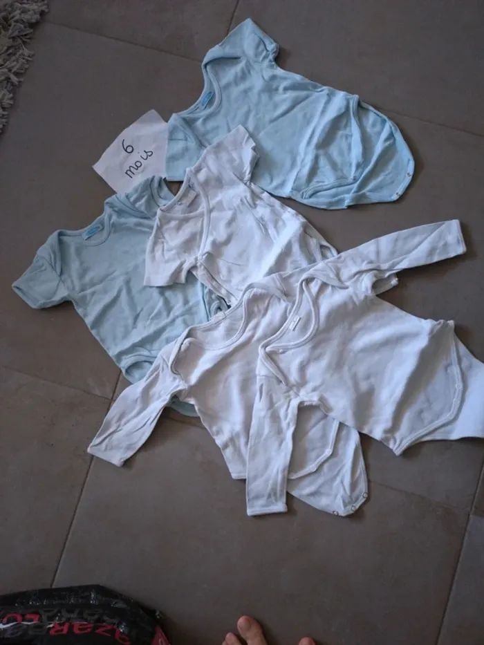 Lot body 6 mois