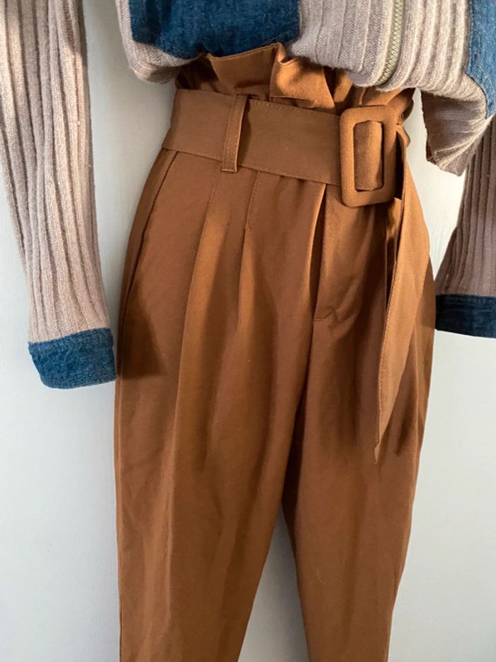 Bershka pantalon t 32  taille haute entre  marron moutarde des photos représentent bien la couleur - photo numéro 3