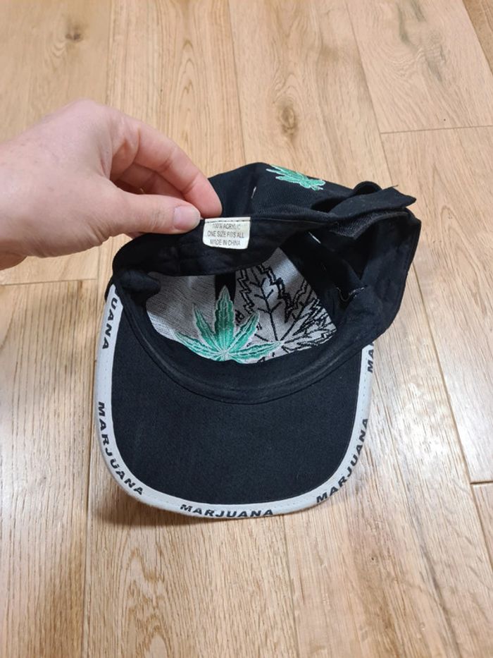 Casquette noir marijuana - photo numéro 2