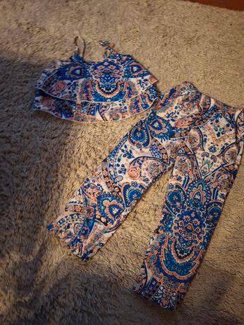 Magnifique ensemble pantalon taille haute et croc top très bonne état fille 6 ans shein Multicolore