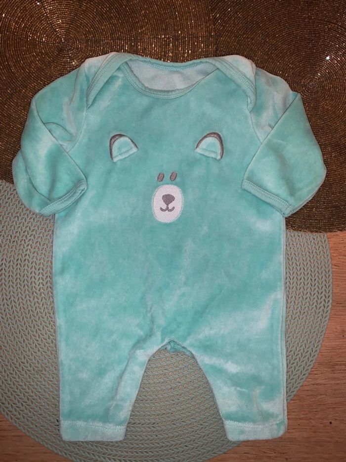 Combinaison 1 mois sans marque excellent état