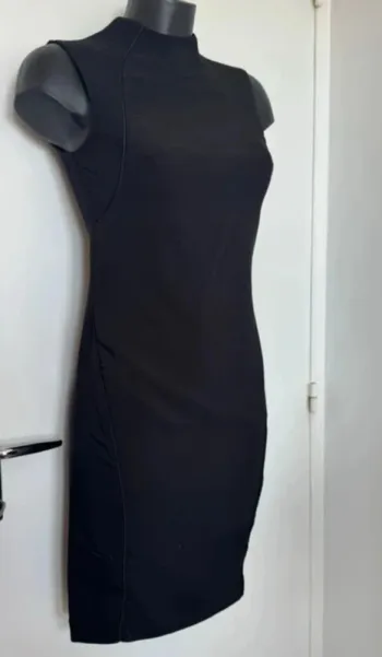 Robe moulante noire