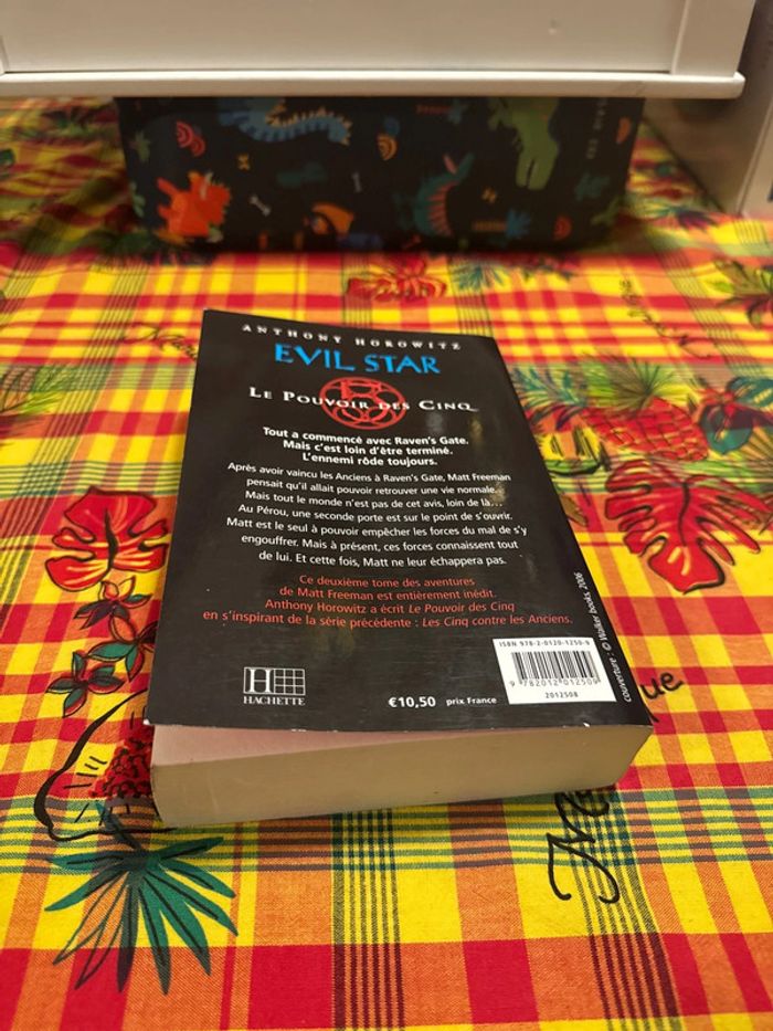 Livre le pouvoir des cinq - évil star - Anthony horowitz - photo numéro 8