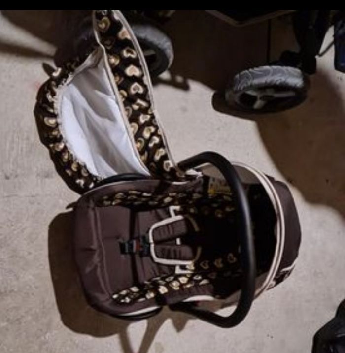 Poussette 3 en 1 très peu servie - photo numéro 7