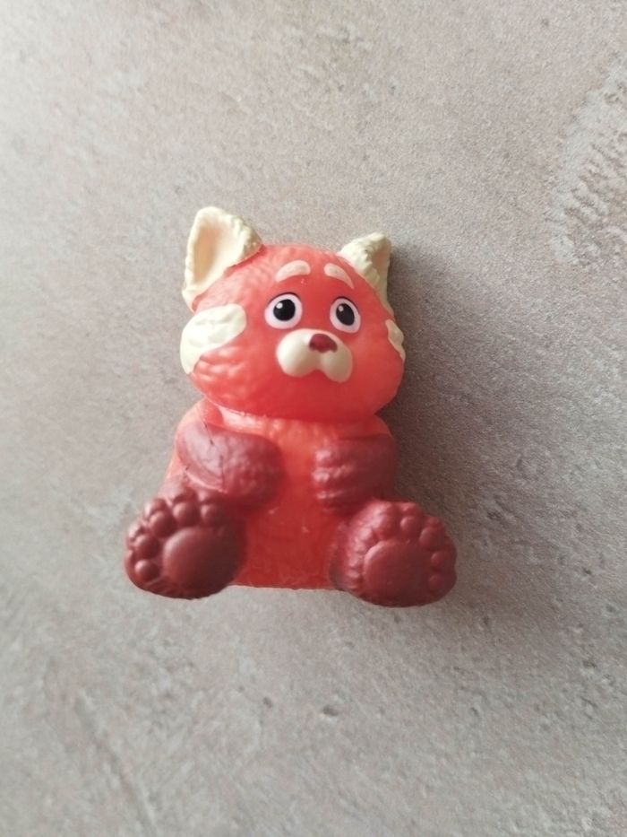 Mini brands Disney Store Édition - Panda roux du film Turning Red de Disney/ Pixar - photo numéro 2