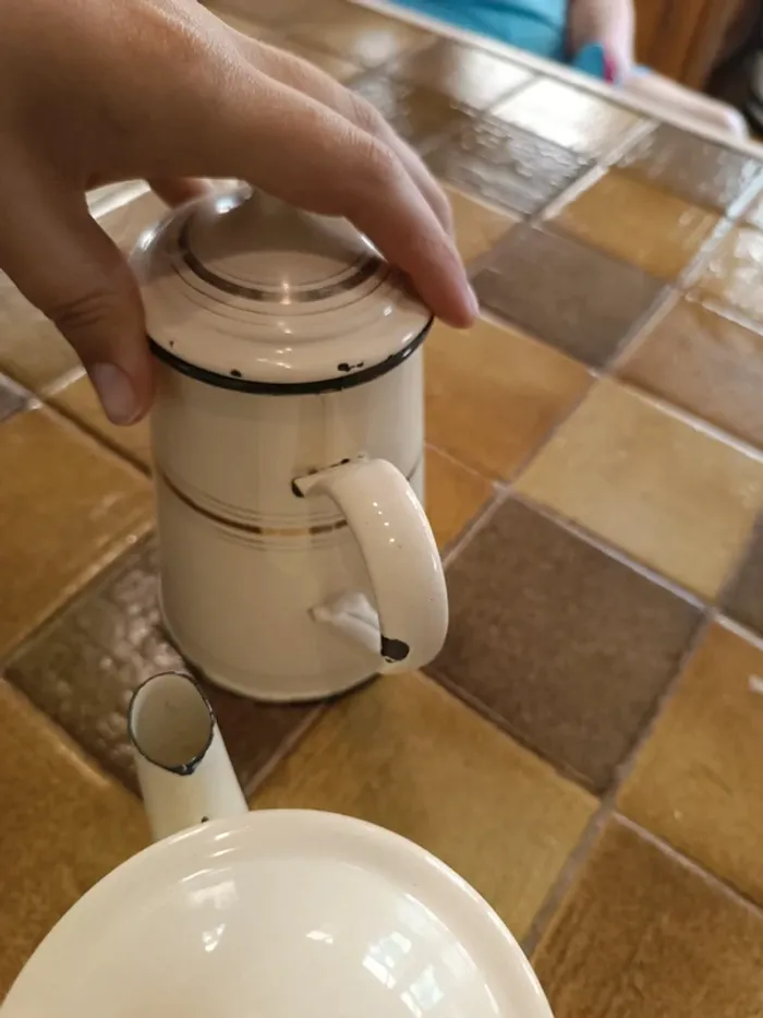 Cafetière en acier émaillée ancien vintage - photo numéro 4