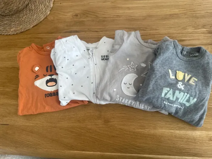 Lot pyjamas 1 mois - photo numéro 2