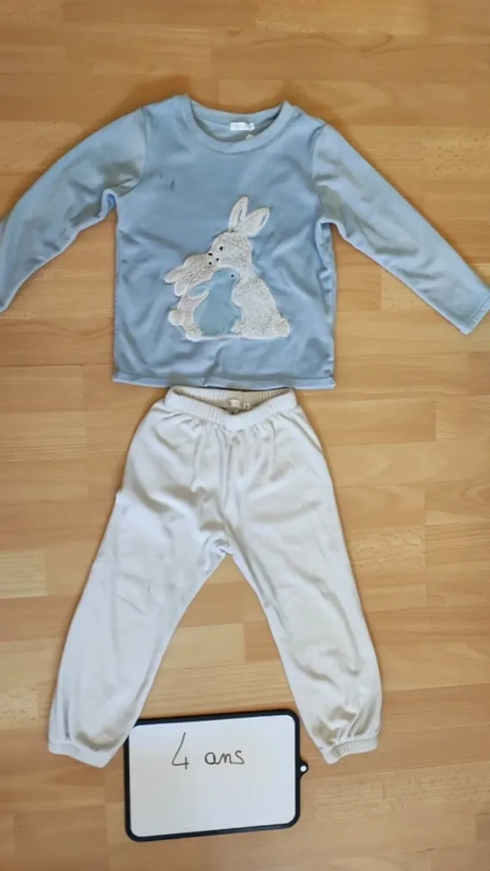 Pyjama taille 4 ans
 Gémo 
#rosalee4ans