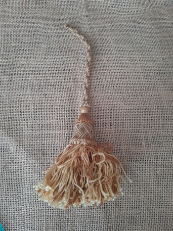 Pompon de porte jaune crème et fil doré