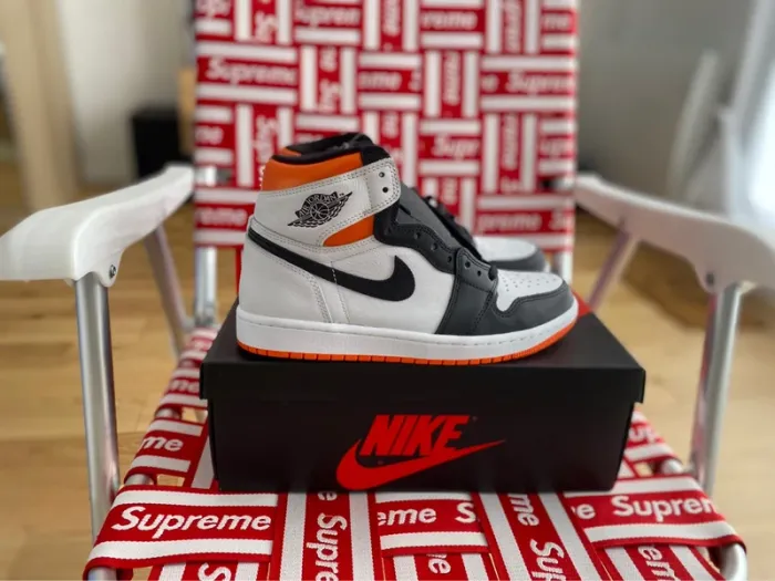 Jordan 1 rétro high og Orange vif - 40,5eu - neuf