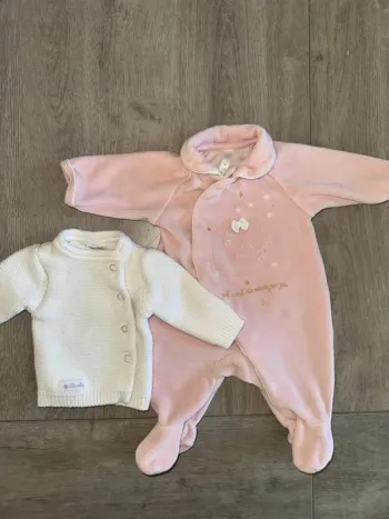 Pyjama et gilet cache cœur layette