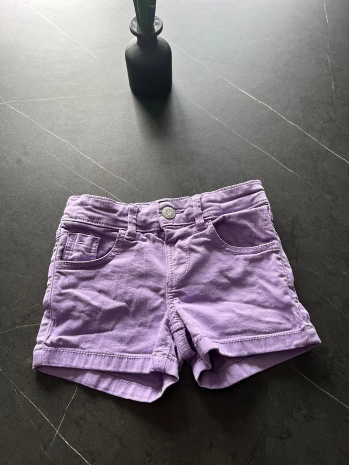 Short Lila