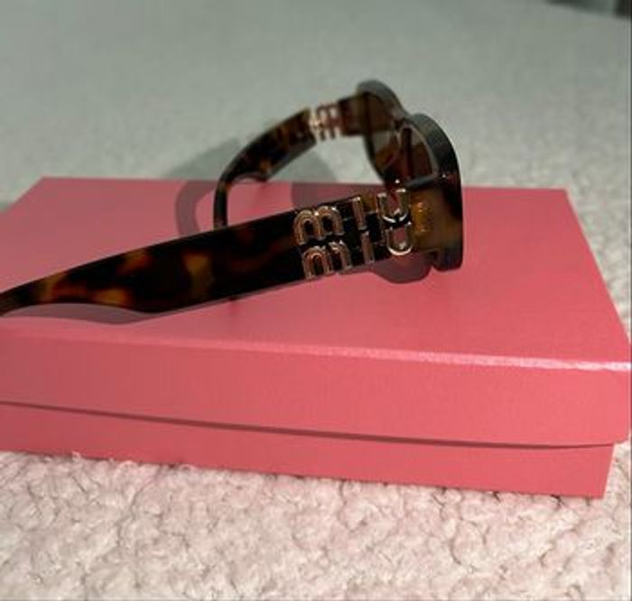 Lunette de soleil miu miu - photo numéro 2