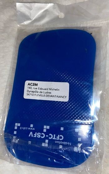 Support téléphone voiture anti dérapant