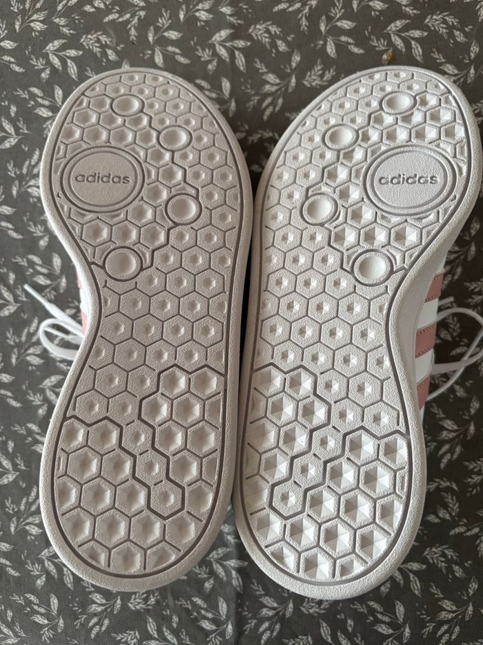 Baskets en cuir Adidas pointure 38, neufs sans étiquette - photo numéro 5