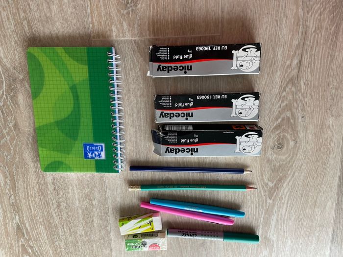 Lot fournitures scolaires neuves