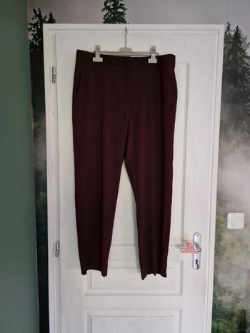 Joli pantalon type cigarette cérémonie taille 44 bordeaux marron chocolat