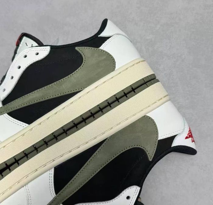 Travis Scott x Air Jordan 1 Low OG SP - photo numéro 3
