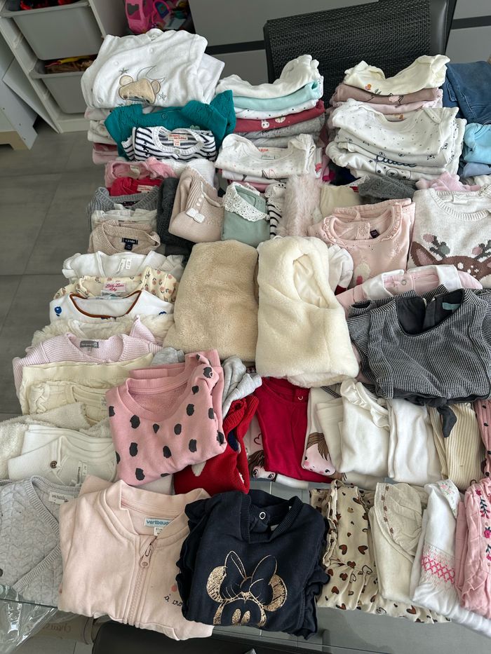 Gros lots de presque 200 pièces taille 6 mois bébé fille très bon état - photo numéro 2