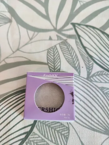 Ershiqi fard à paupieres unicolore 3g valeur 8€  à utiliser 12 mois après ouverture