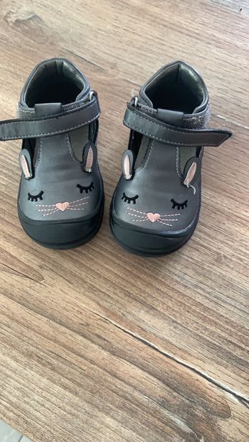Chaussure fille taille 18